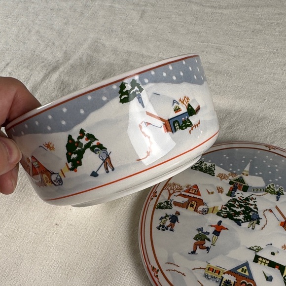 Hancook Festive Winter Scene Ceramic lidded Bowl - Picture 11 of 12